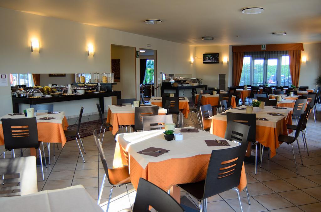 Hotel Venezia Park - Enjoy Holiday Castelnuovo del Garda Luaran gambar